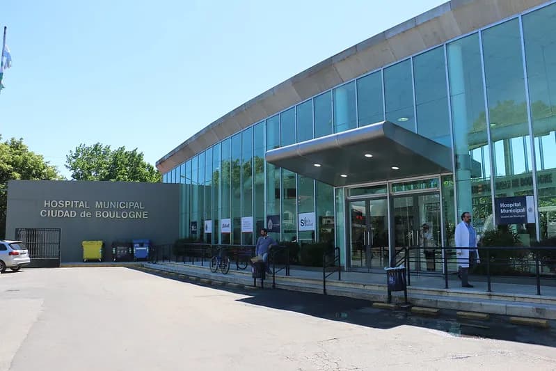 Frente del Hospital Ciudad de Boulogne