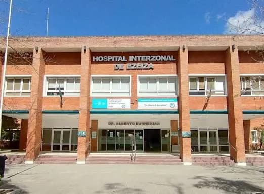 Frente del Hospital Zonal General de Agudos "Dr. Alberto Antranik Eurnekian"