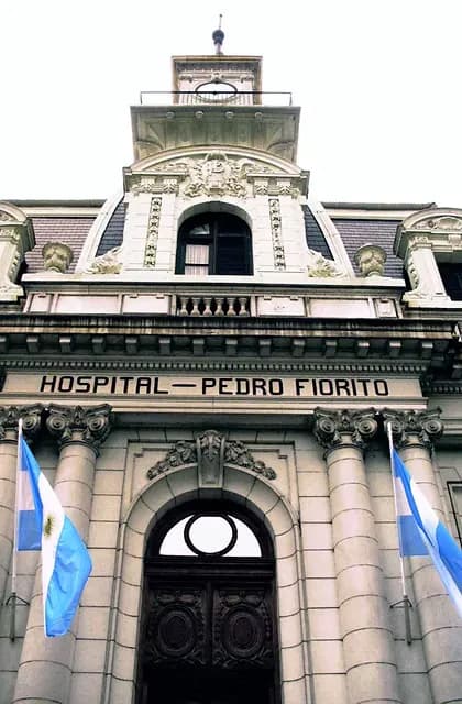Frente del Hospital Interzonal General de Agudos "Dr. Pedro Fiorito"