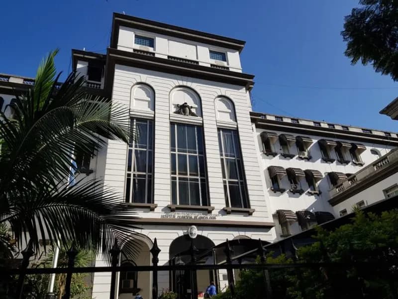 Frente del Hospital de Oncología María Curie