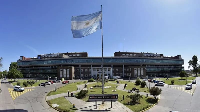 Frente del Hospital Nacional "Prof. Alejandro Posadas"