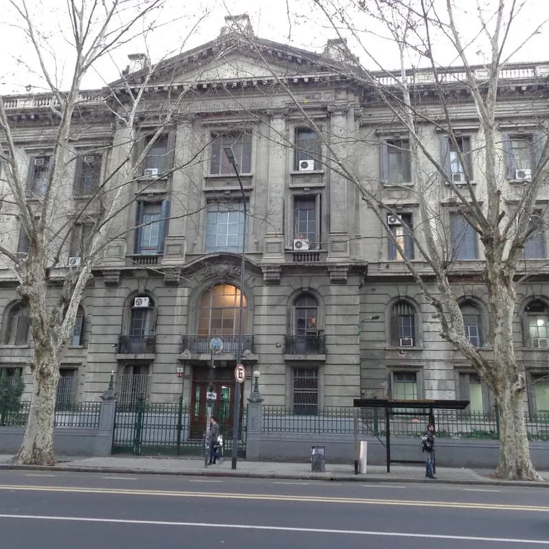Frente del Hospital General de Agudos "Bernardino Rivadavia"
