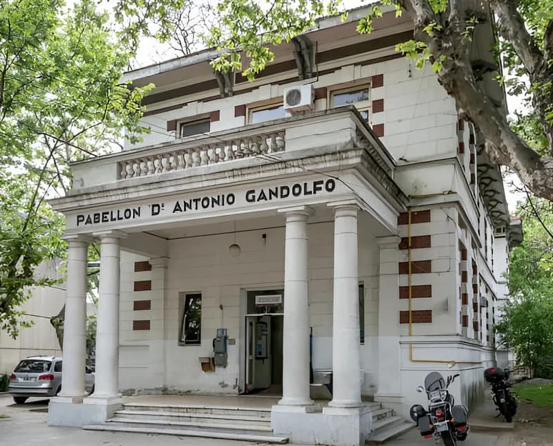 Frente del Instituto de Oncología "Ángel H. Roffo"