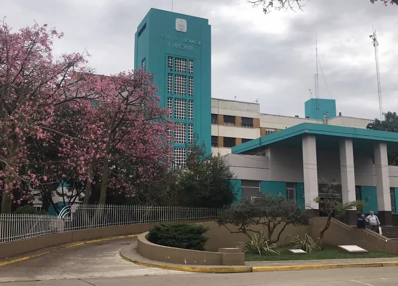 Frente del Hospital General de Agudos "Donación Francisco Santojanni"