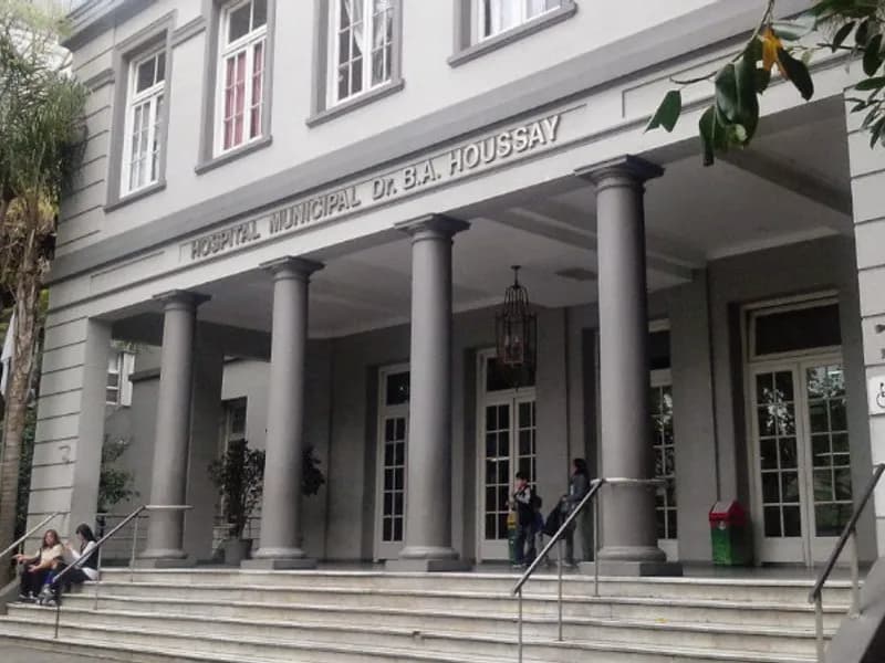 Frente del Hospital Municipal "Prof. Dr. Bernardo Houssay"